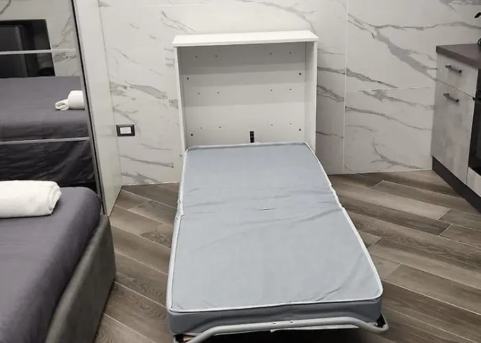 Fermata San Gennaro 4* نابولي